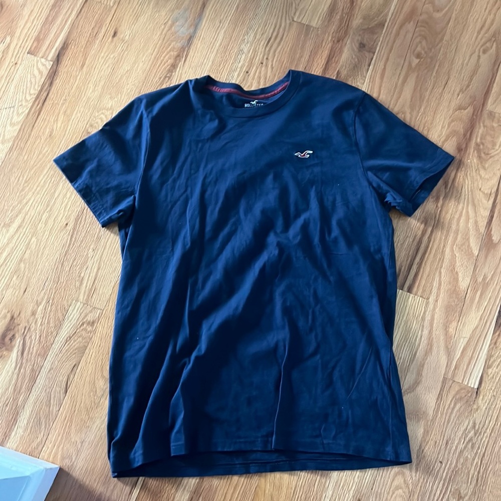 Mens Hollister Tee Size Medium - Pre owned - Good condition